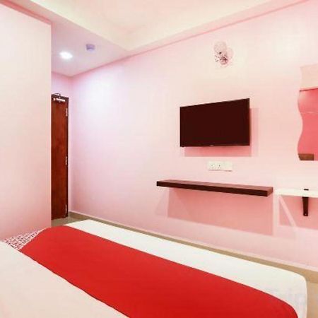 Oyo 89387 Sun Keerana Hotel Кланг Екстериор снимка