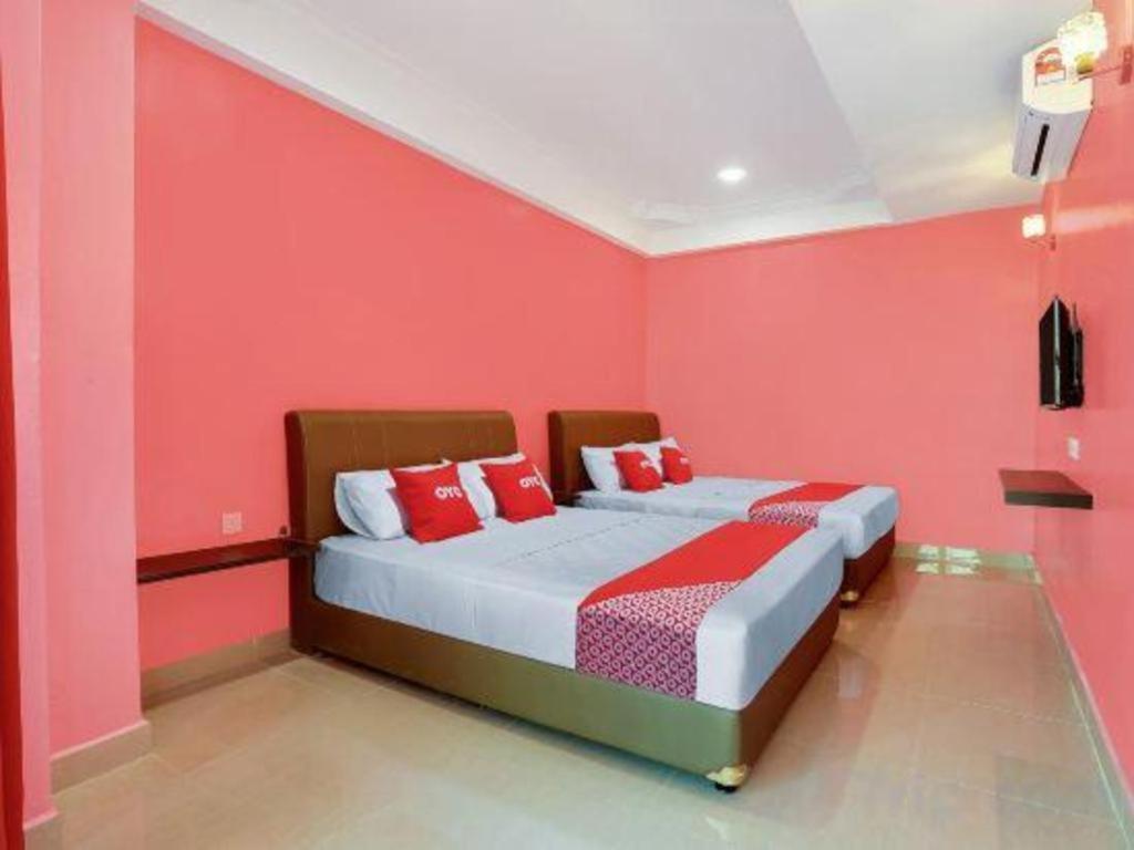 Oyo 89387 Sun Keerana Hotel Кланг Екстериор снимка