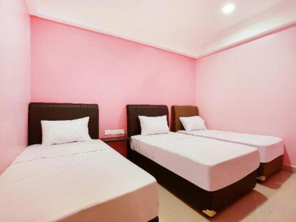 Oyo 89387 Sun Keerana Hotel Кланг Екстериор снимка