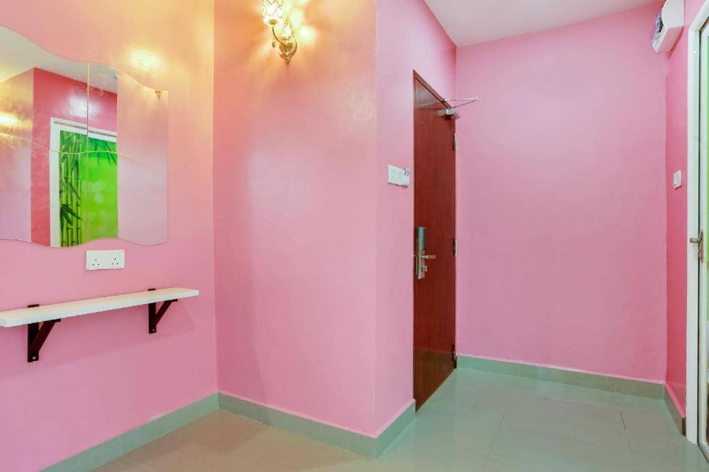 Oyo 89387 Sun Keerana Hotel Кланг Екстериор снимка