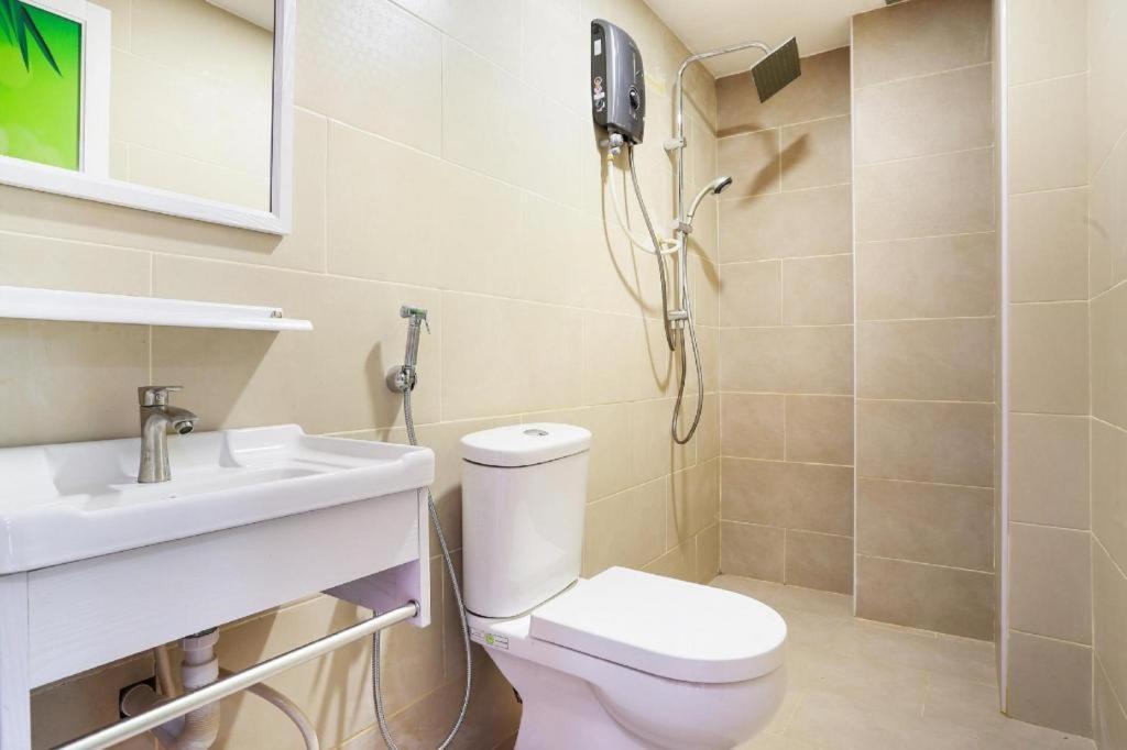 Oyo 89387 Sun Keerana Hotel Кланг Екстериор снимка