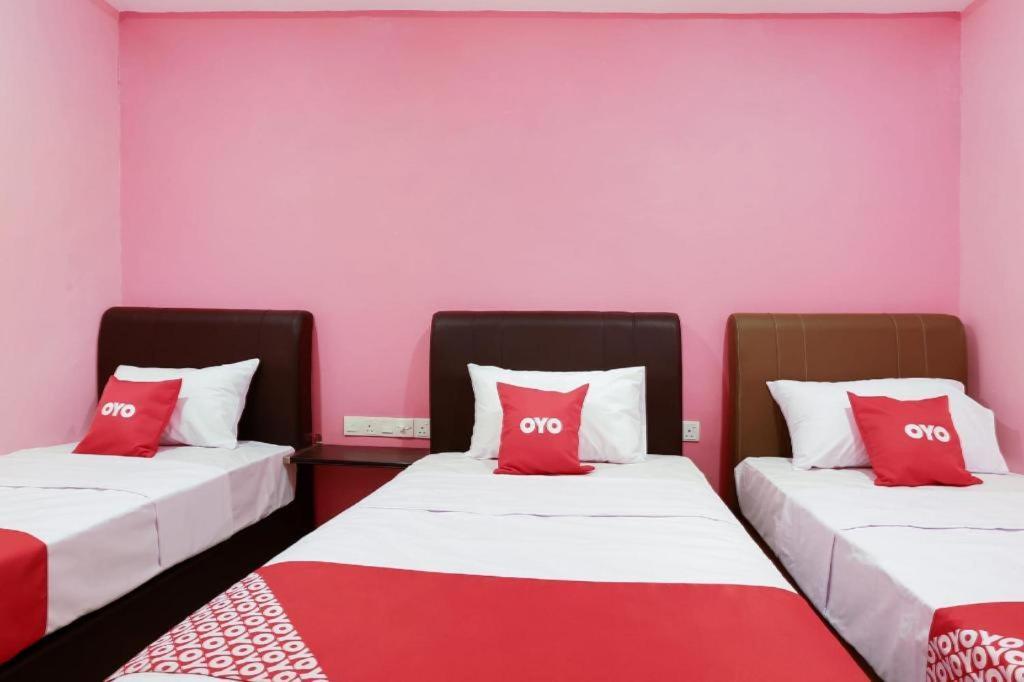 Oyo 89387 Sun Keerana Hotel Кланг Екстериор снимка