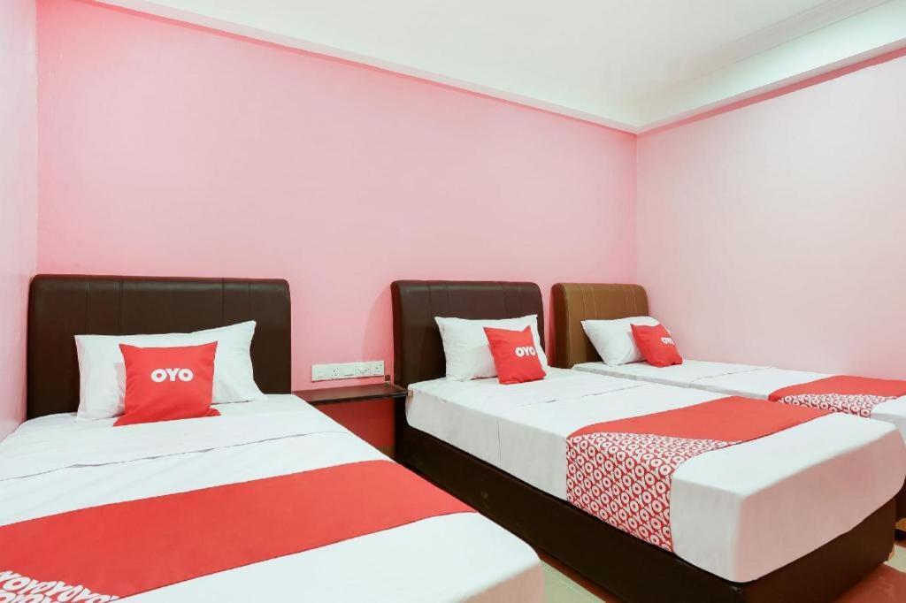 Oyo 89387 Sun Keerana Hotel Кланг Екстериор снимка
