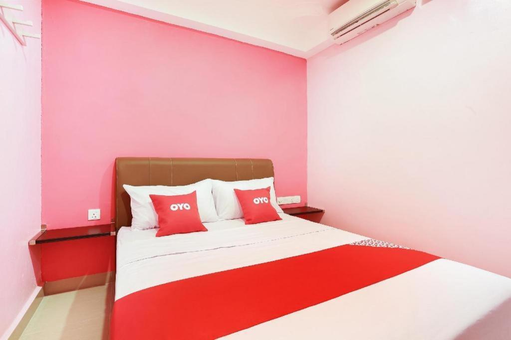 Oyo 89387 Sun Keerana Hotel Кланг Екстериор снимка