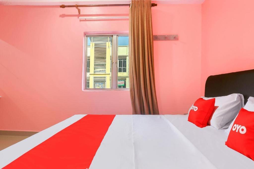 Oyo 89387 Sun Keerana Hotel Кланг Екстериор снимка