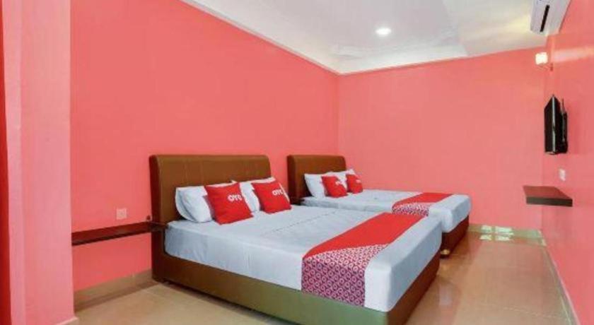 Oyo 89387 Sun Keerana Hotel Кланг Екстериор снимка