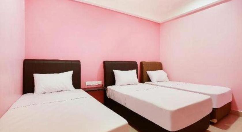 Oyo 89387 Sun Keerana Hotel Кланг Екстериор снимка