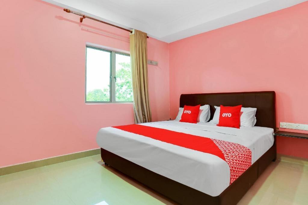 Oyo 89387 Sun Keerana Hotel Кланг Екстериор снимка