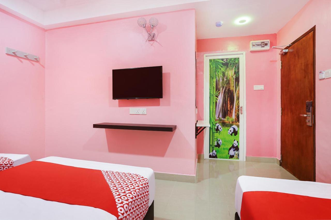 Oyo 89387 Sun Keerana Hotel Кланг Екстериор снимка
