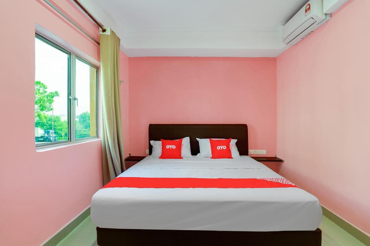 Oyo 89387 Sun Keerana Hotel Кланг Екстериор снимка