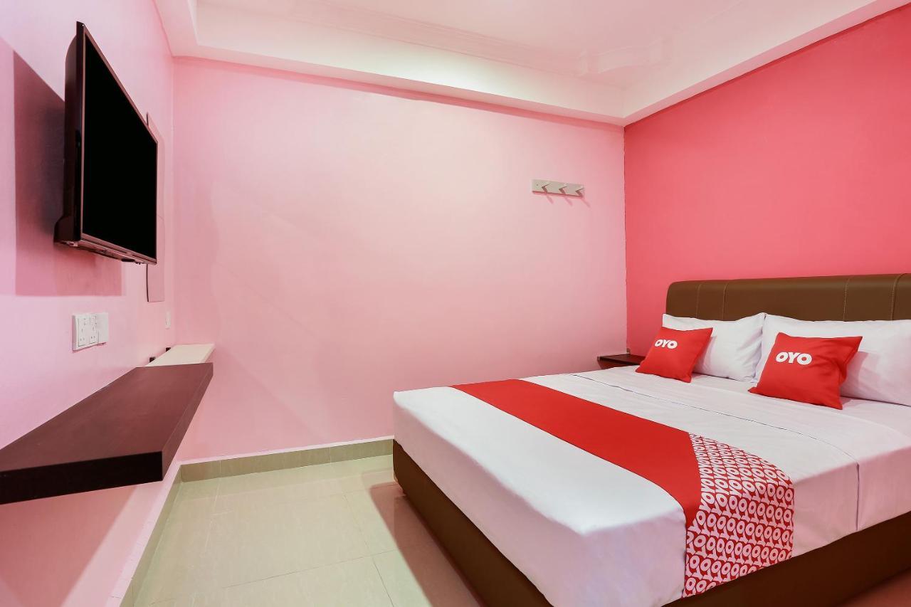 Oyo 89387 Sun Keerana Hotel Кланг Екстериор снимка