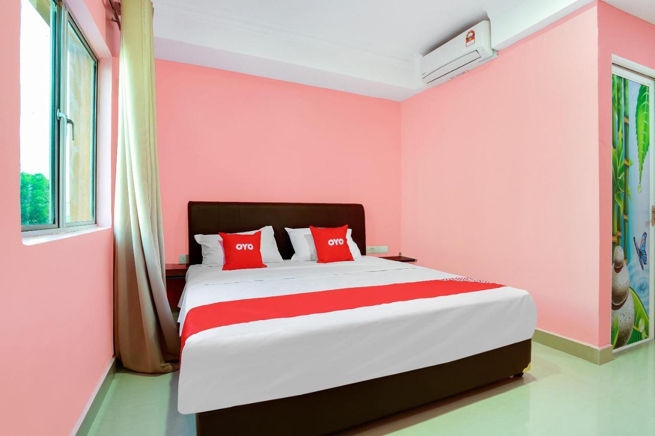 Oyo 89387 Sun Keerana Hotel Кланг Екстериор снимка