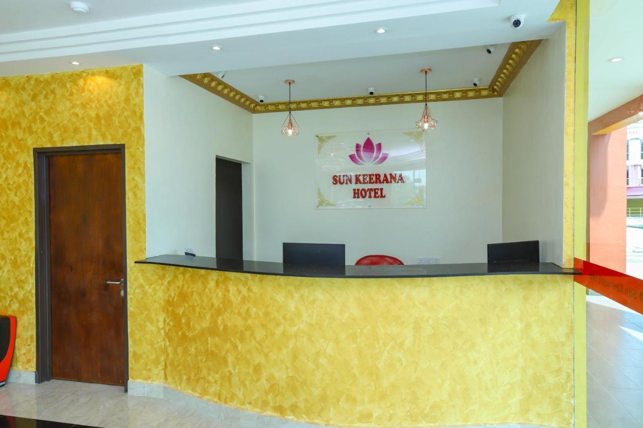 Oyo 89387 Sun Keerana Hotel Кланг Екстериор снимка