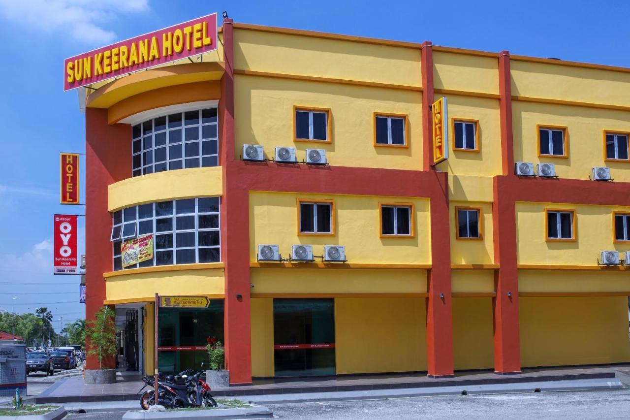 Oyo 89387 Sun Keerana Hotel Кланг Екстериор снимка