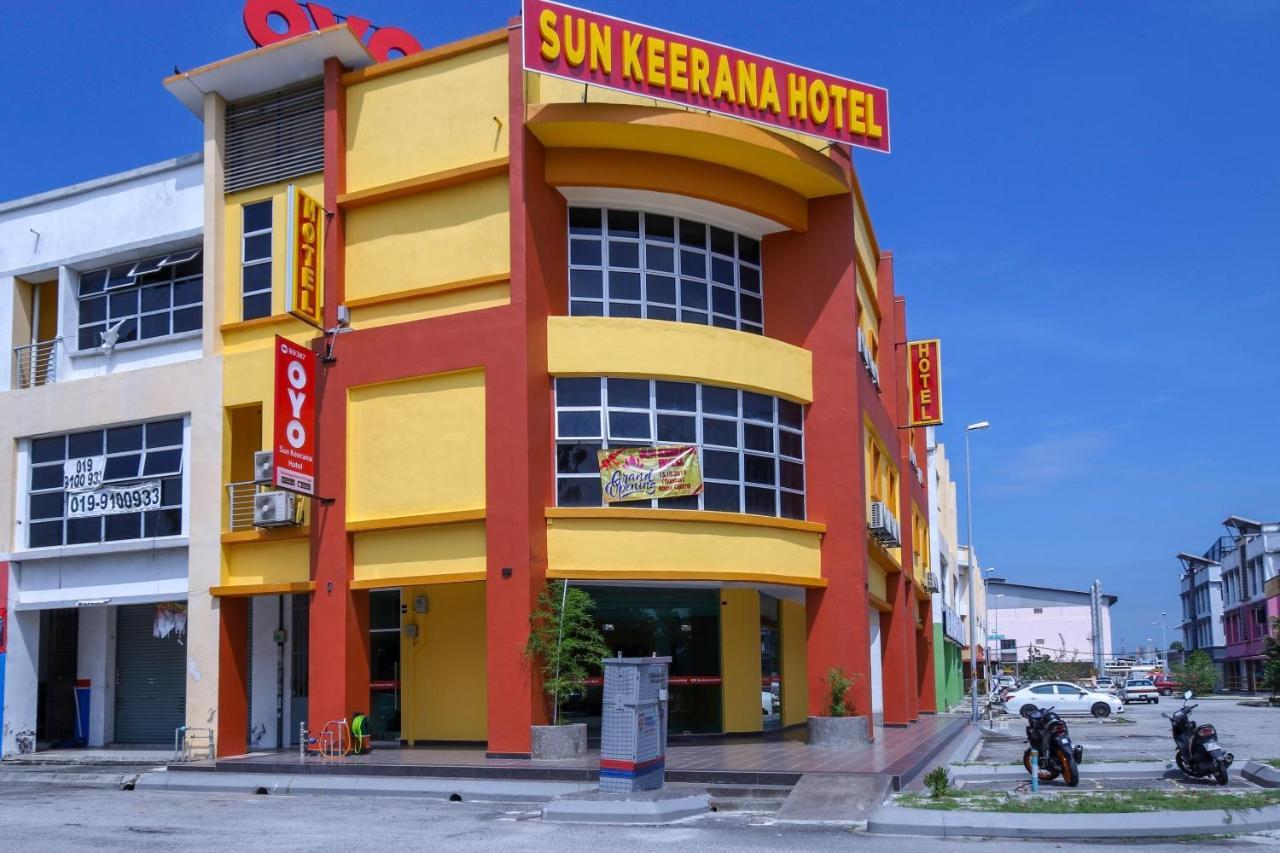 Oyo 89387 Sun Keerana Hotel Кланг Екстериор снимка