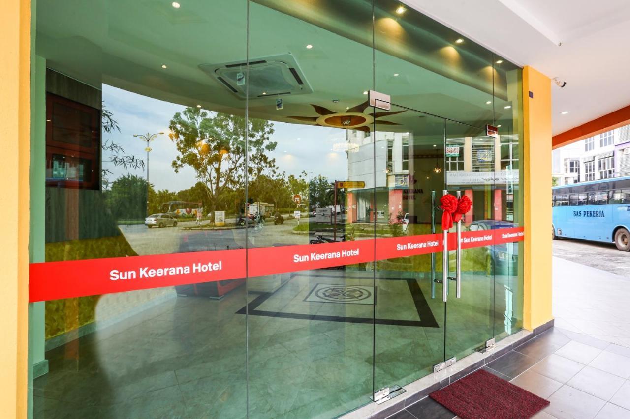 Oyo 89387 Sun Keerana Hotel Кланг Екстериор снимка